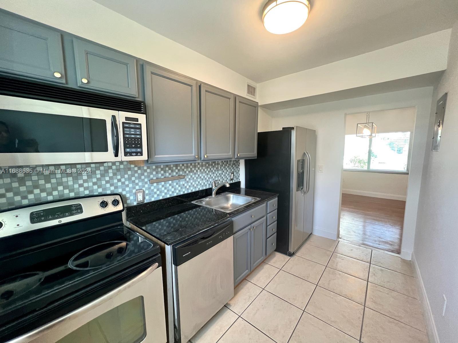 7207 Bay Dr # 7