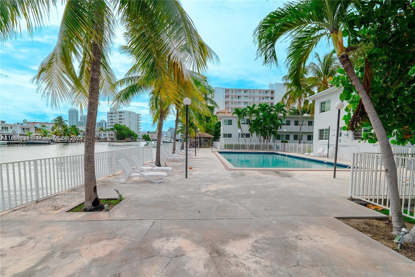 7207 Bay Dr # 7
