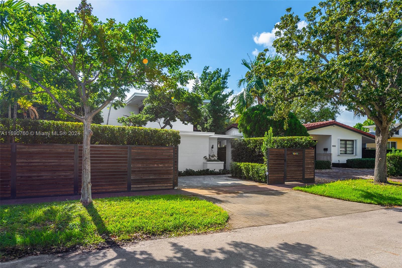 1548 Biarritz Dr