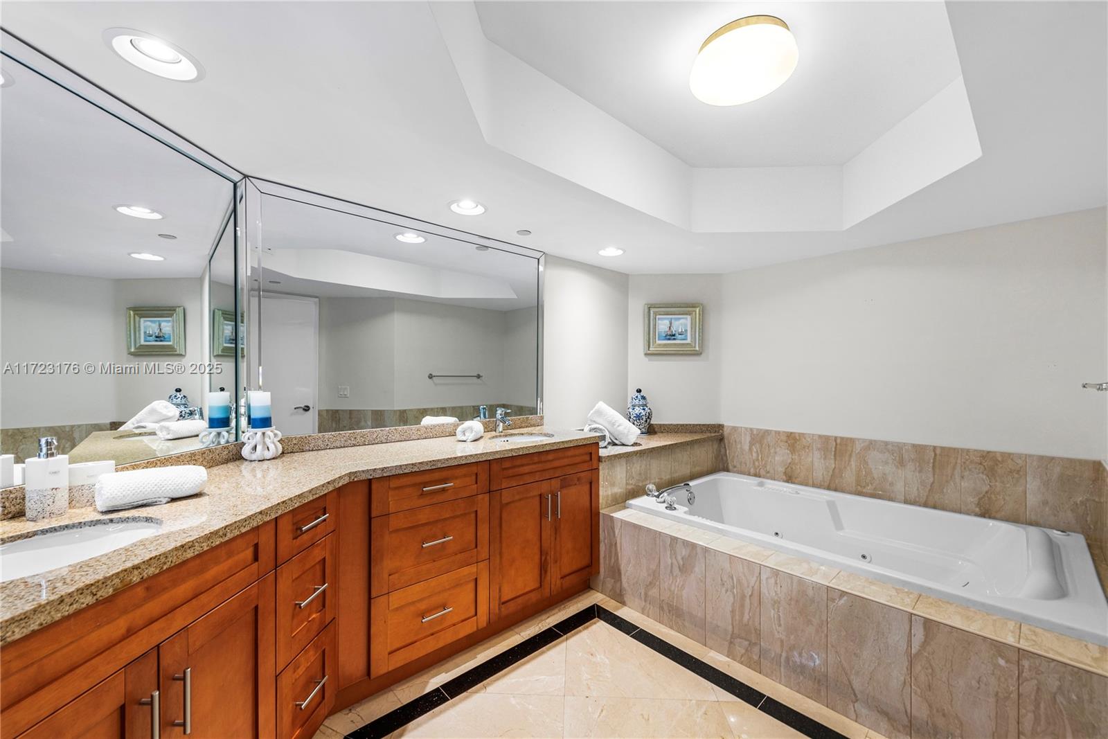16445 Collins Ave # 1526