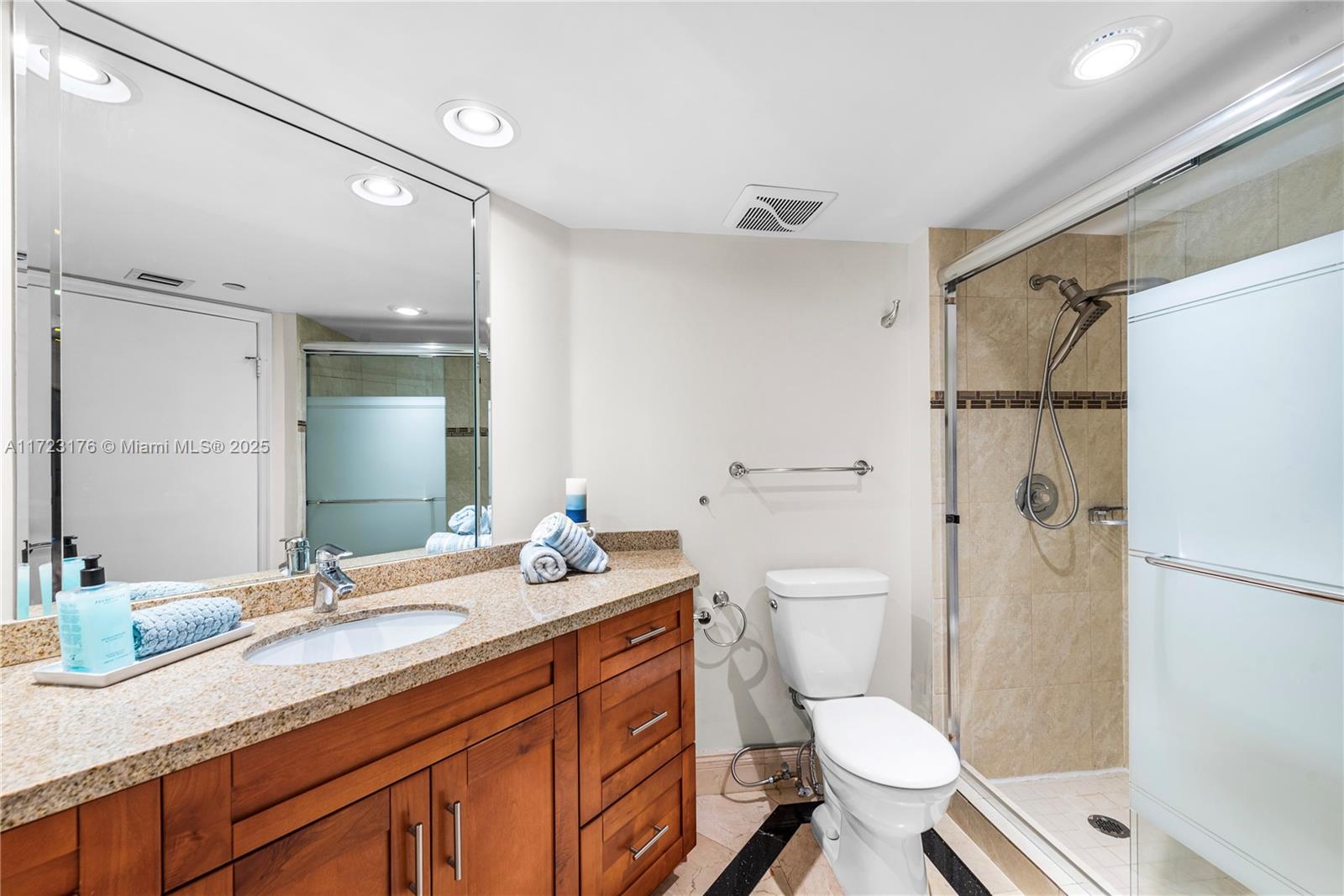16445 Collins Ave # 1526