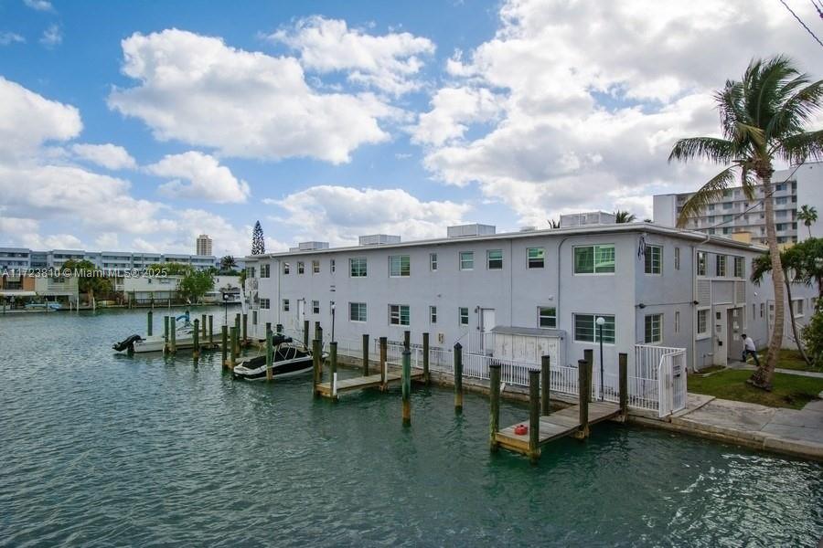 7207 Bay Dr # 9