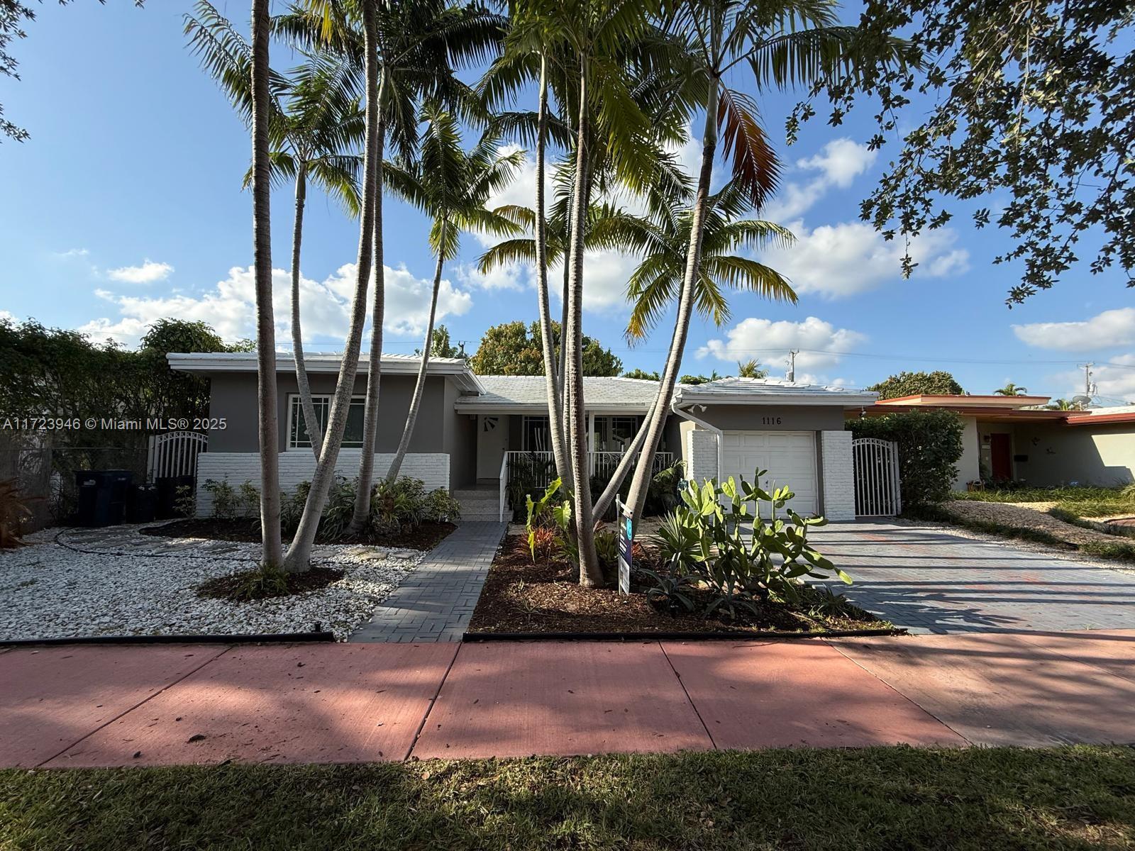 1116 Biarritz Dr