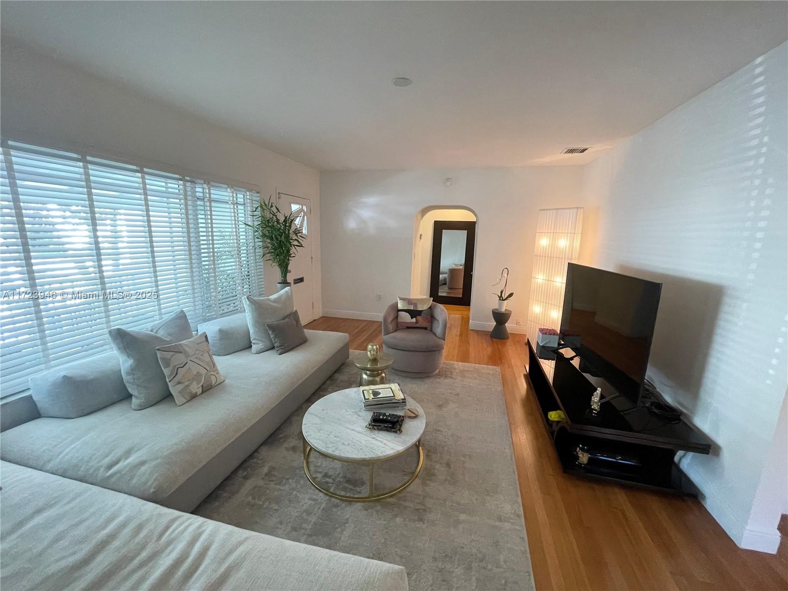 1116 Biarritz Dr