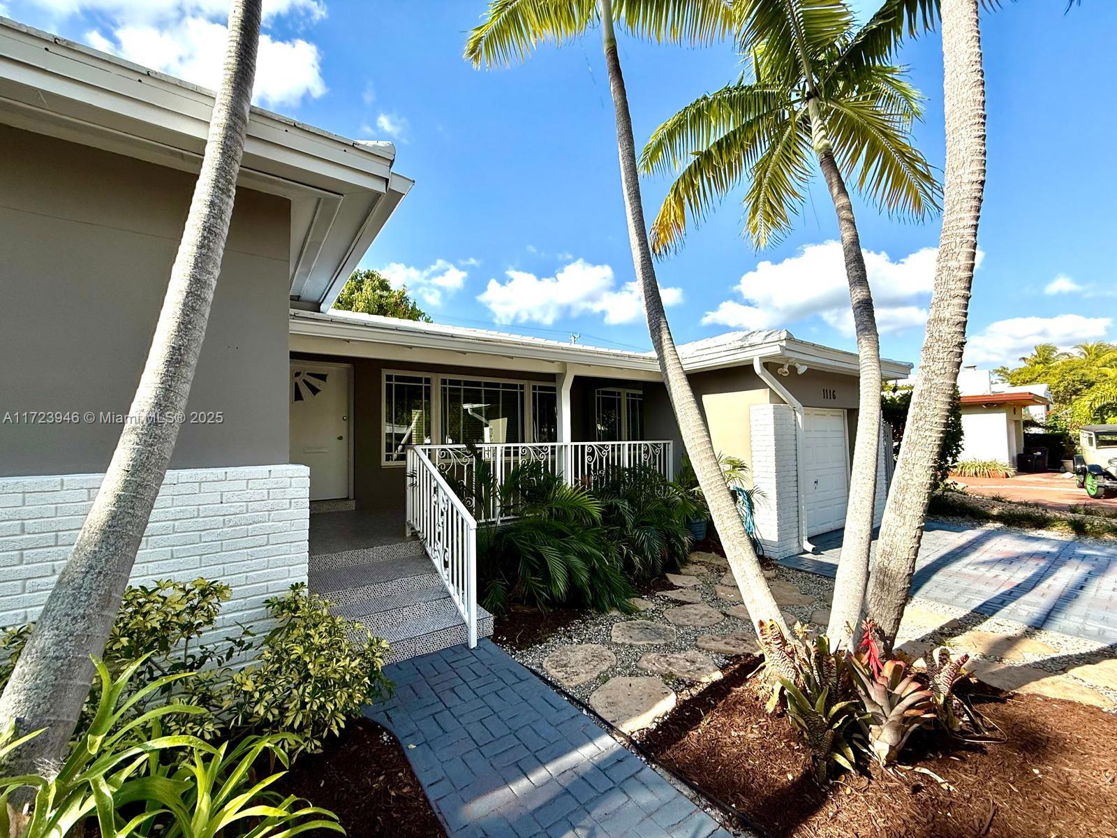 1116 Biarritz Dr