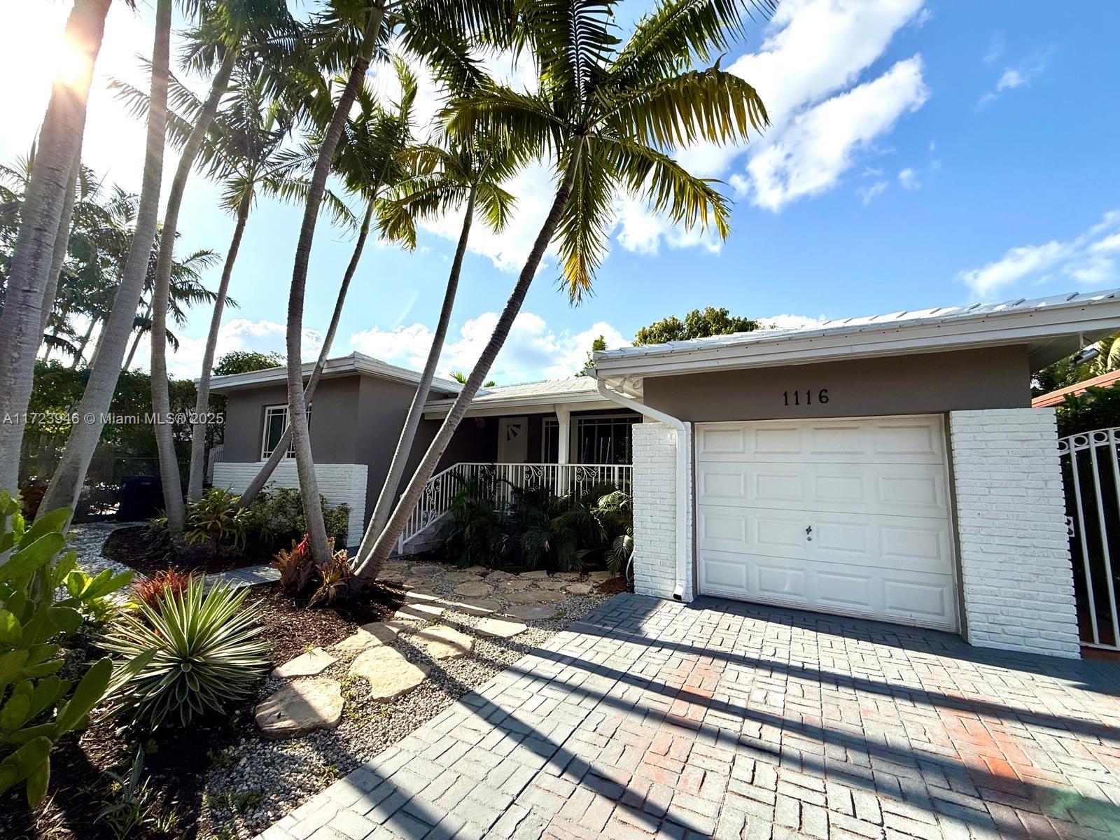 1116 Biarritz Dr