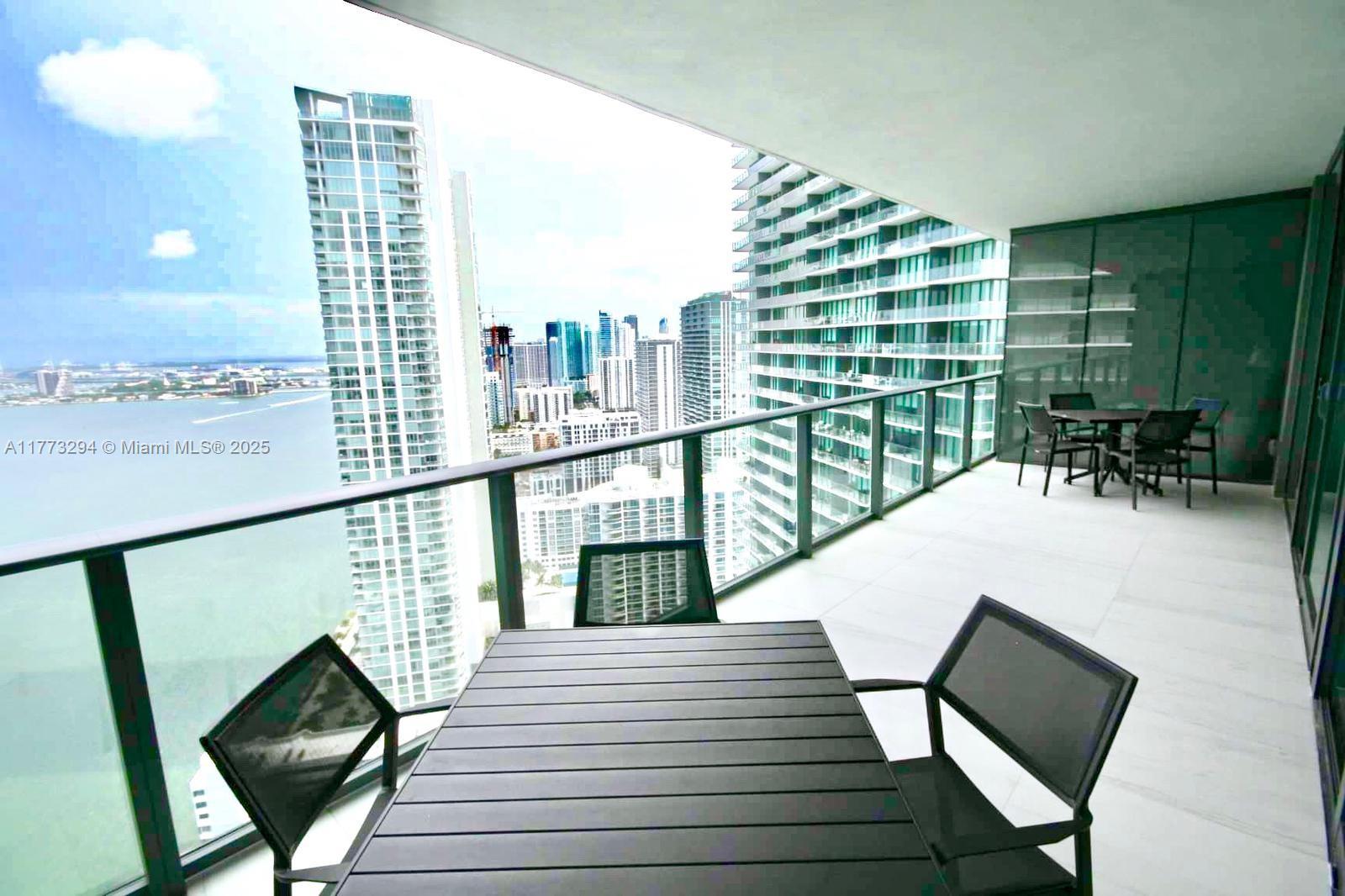 650 NE 32 St # 3806