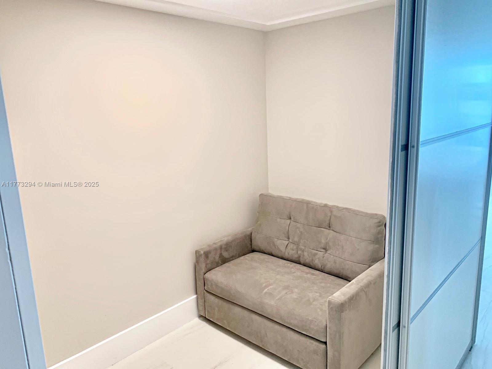 650 NE 32 St # 3806
