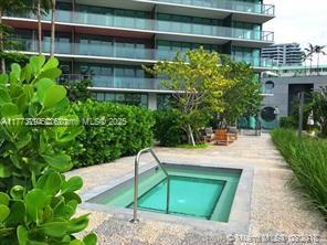 650 NE 32 St # 3806