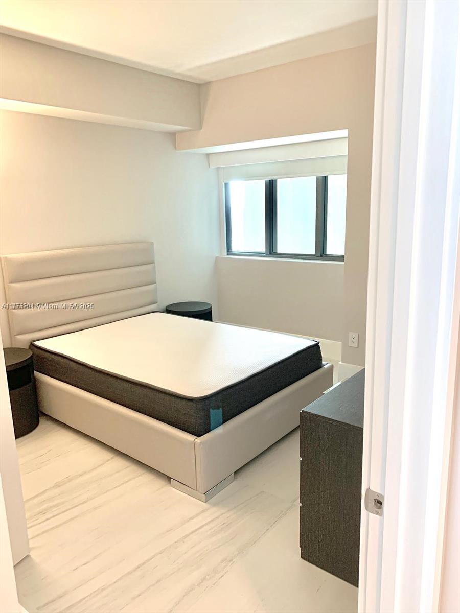 650 NE 32 St # 3806