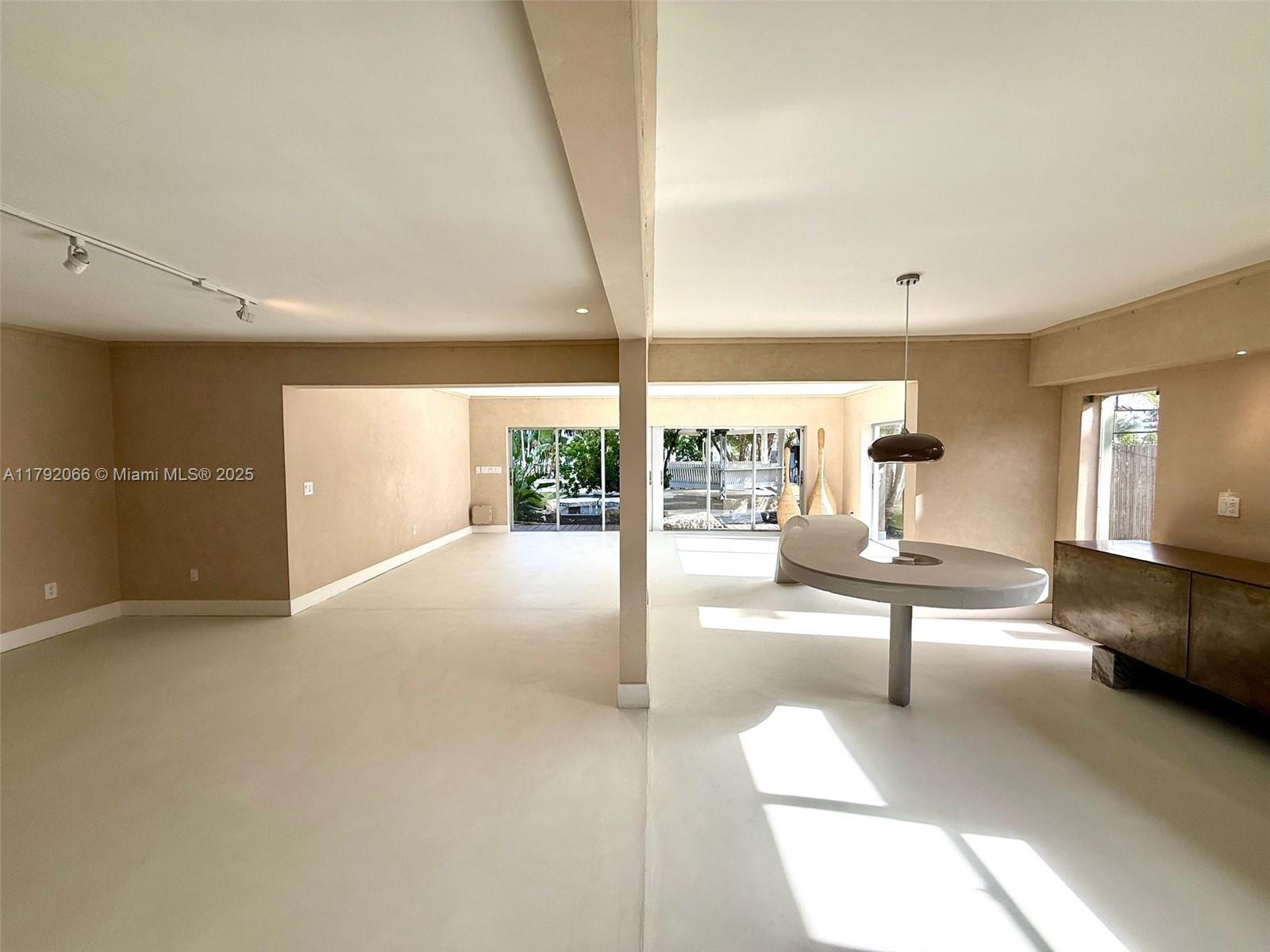 900 S Shore Dr