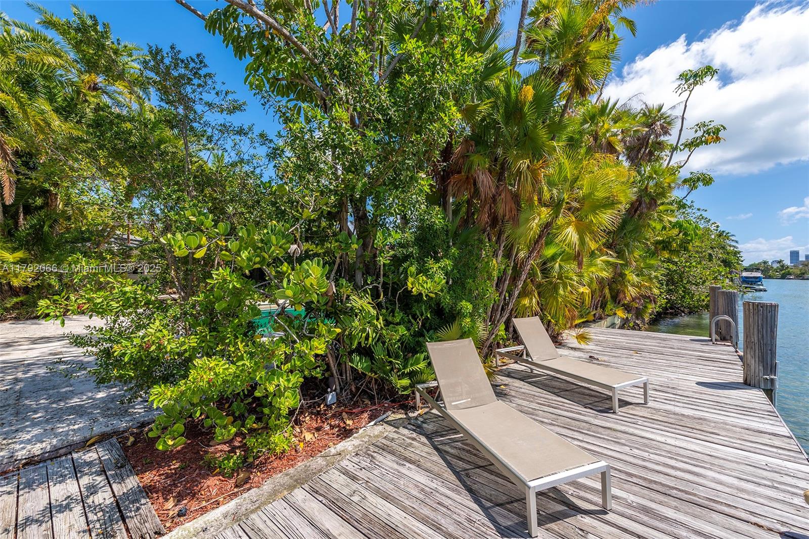 900 S Shore Dr
