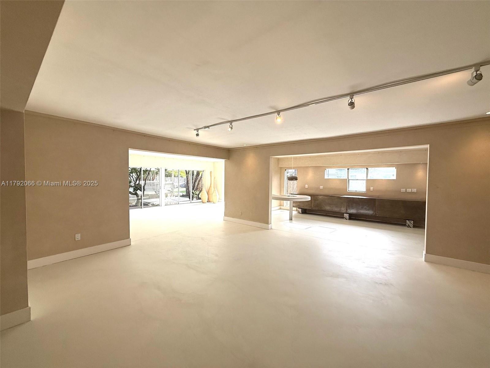 900 S Shore Dr
