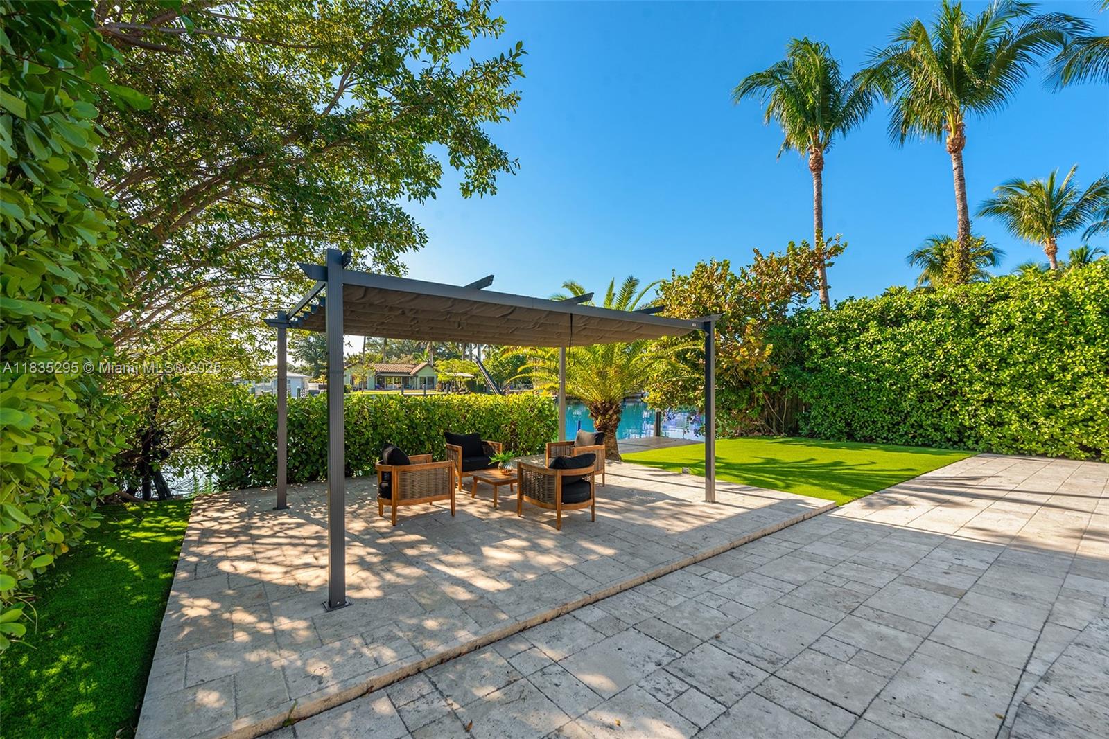 410 S Shore Dr