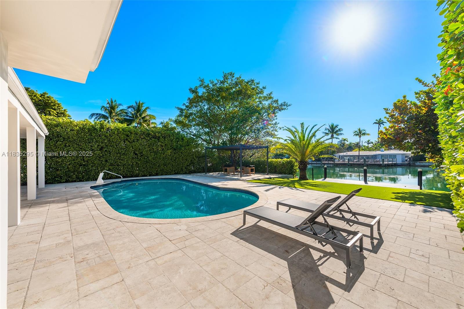 410 S Shore Dr
