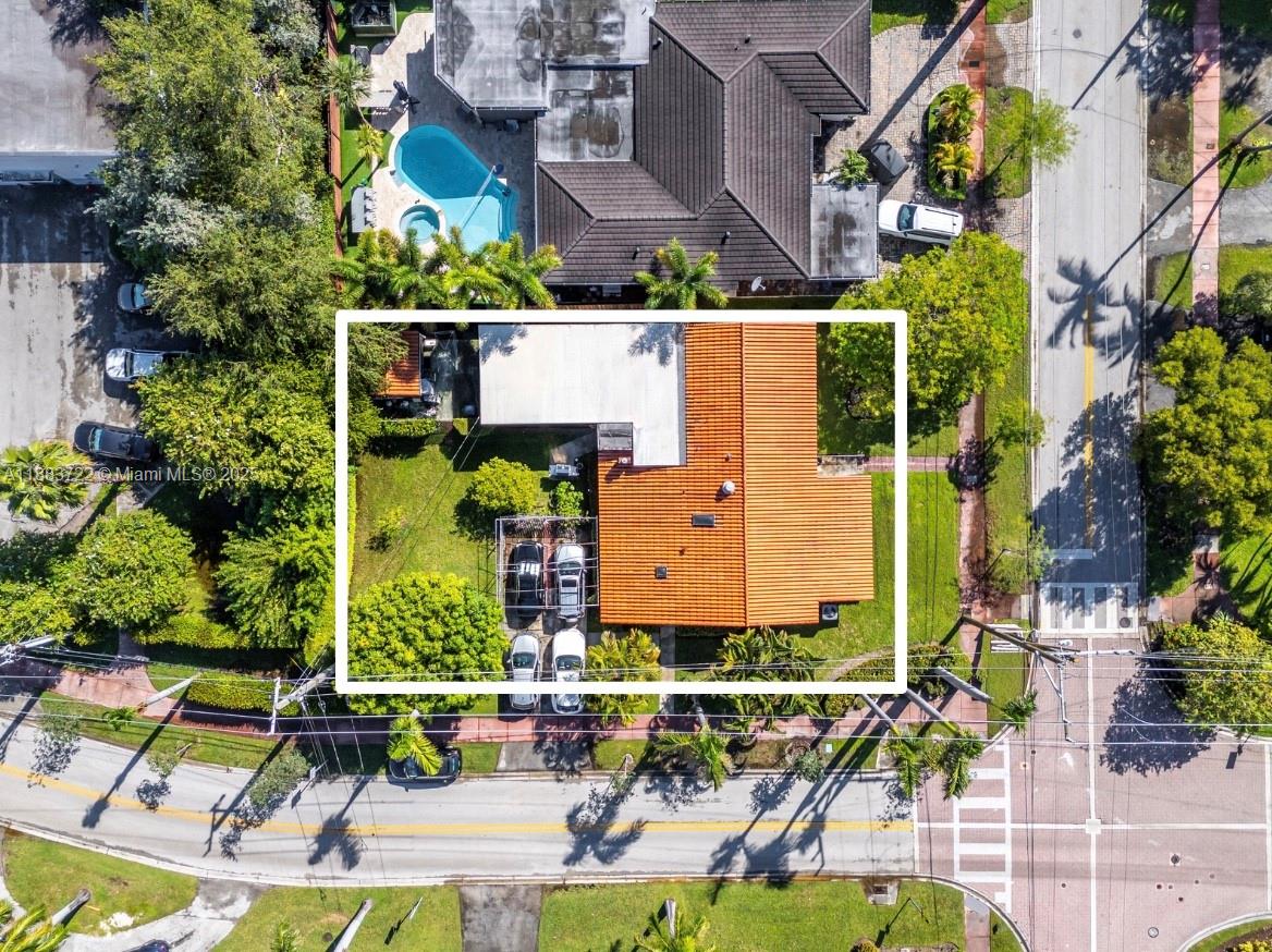 995 S Shore Dr 