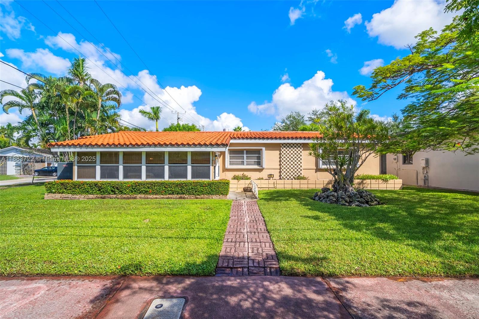 995 S Shore Dr 