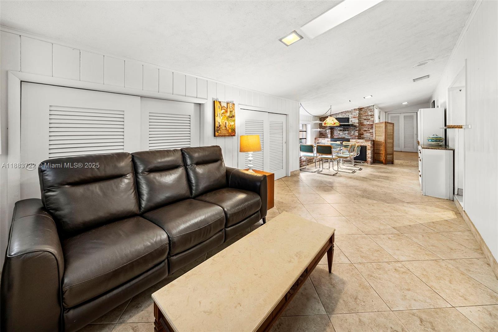 995 S Shore Dr 