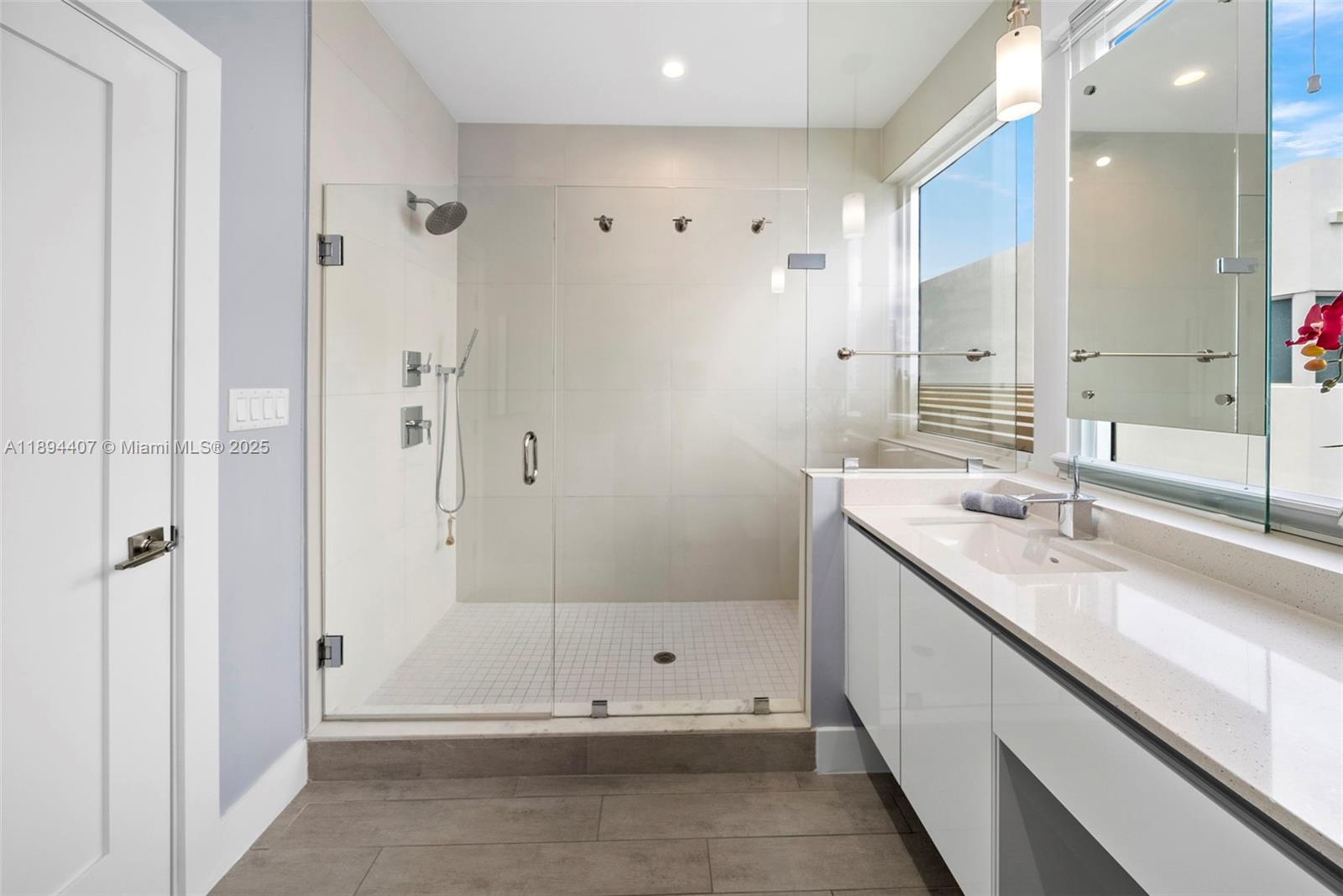 33 N Shore Dr # 33