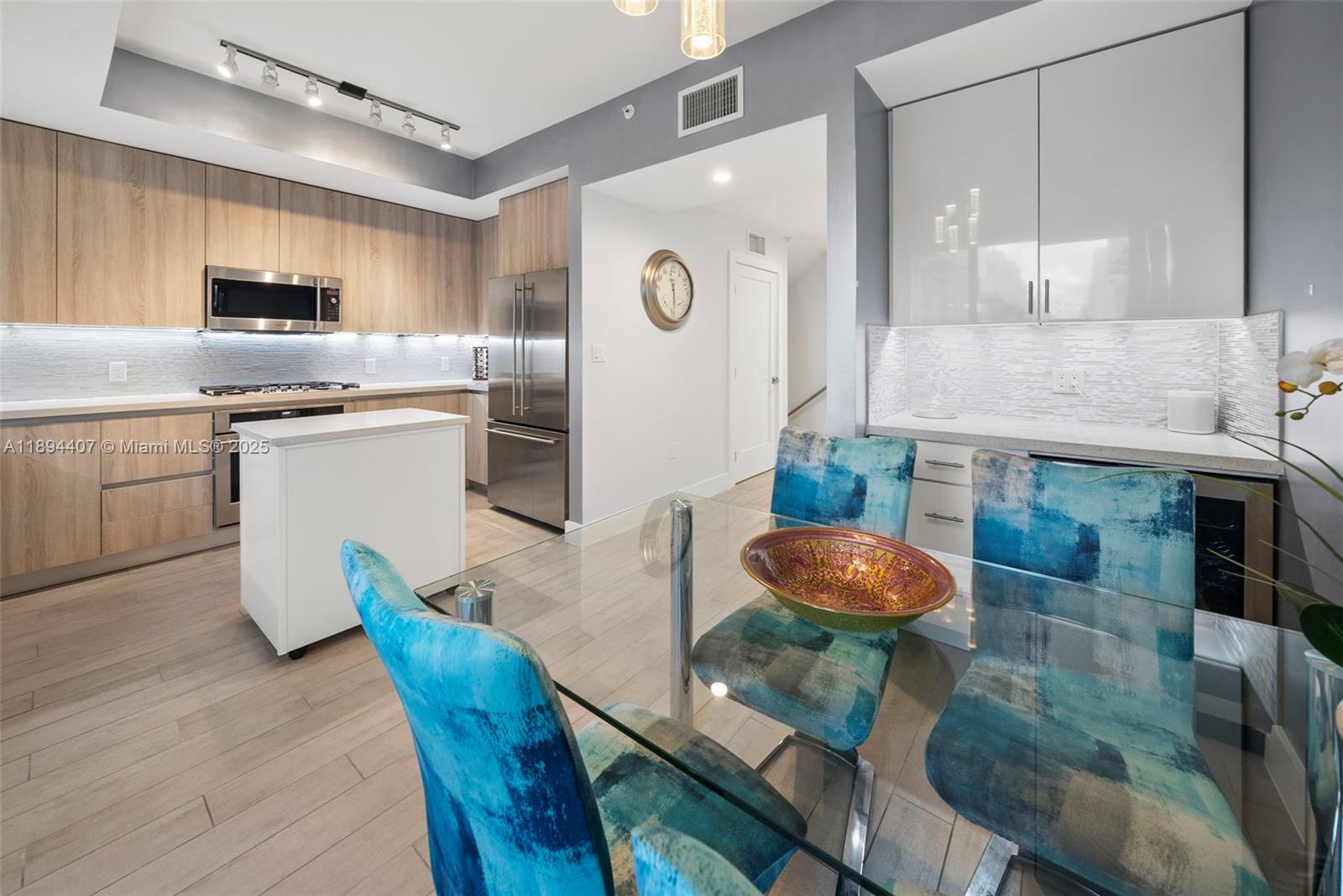 33 N Shore Dr # 33