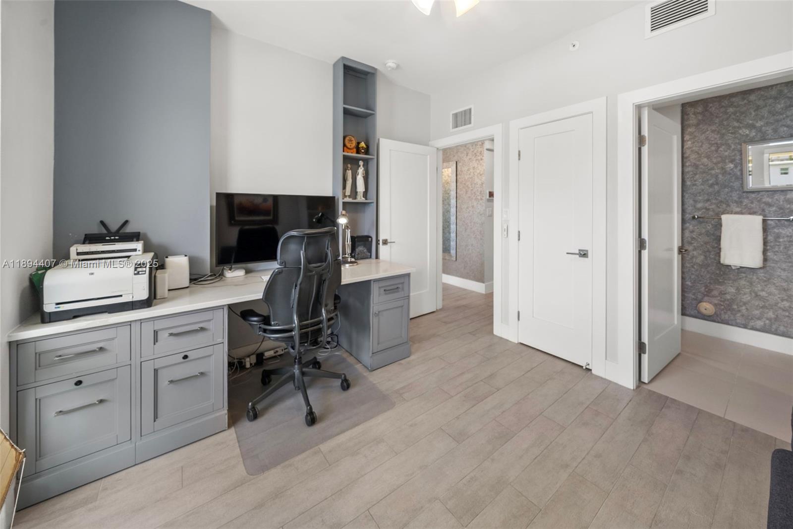 33 N Shore Dr # 33
