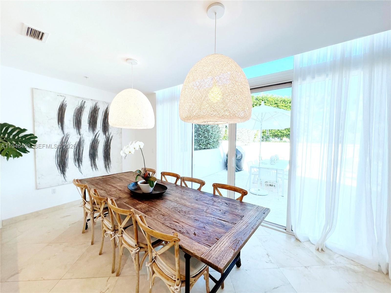 50 S Pointe Dr Unit: TWN2