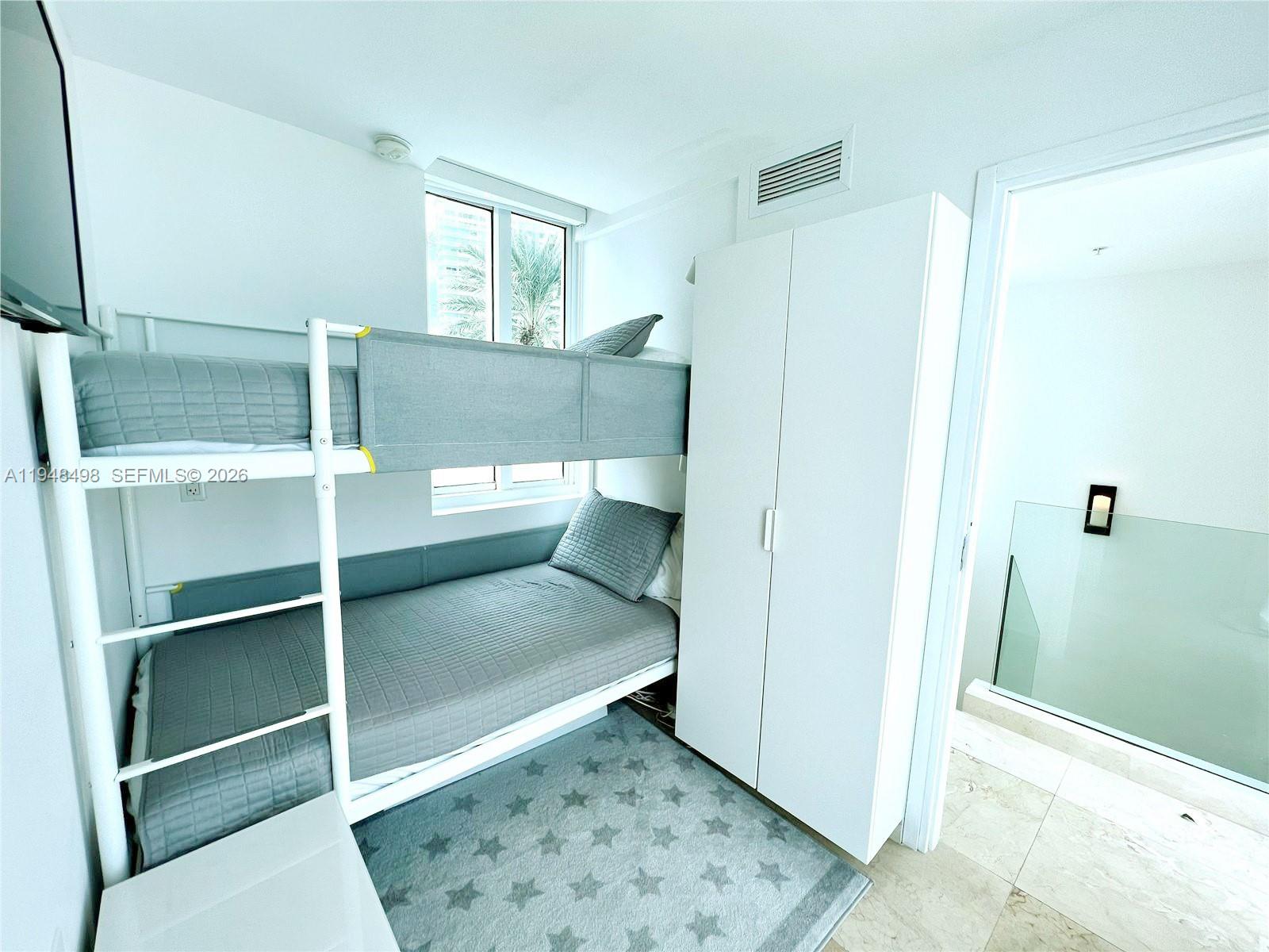 50 S Pointe Dr Unit: TWN2