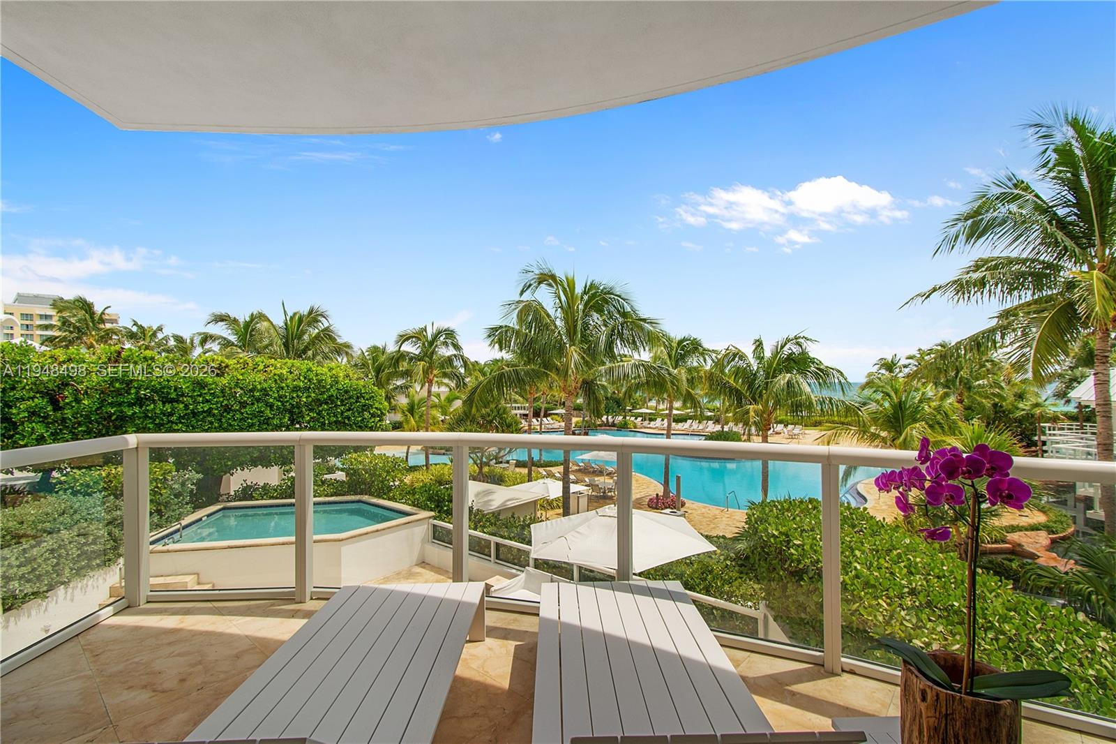 50 S Pointe Dr Unit: TWN2