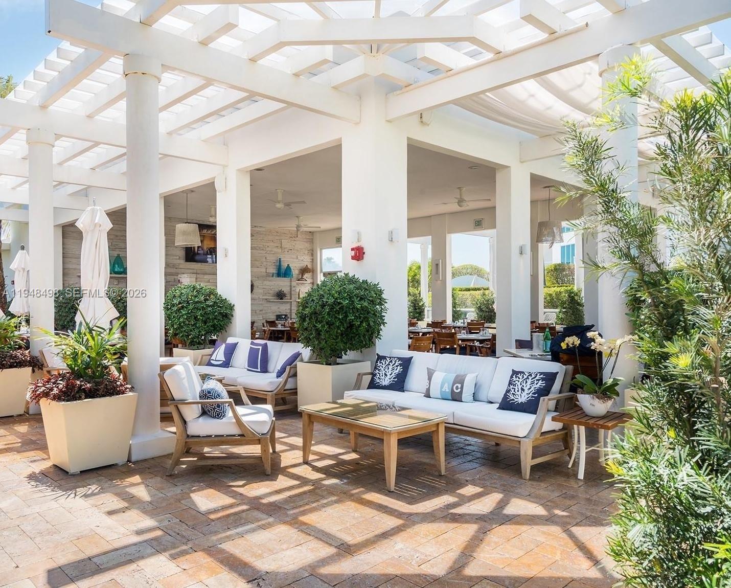 50 S Pointe Dr Unit: TWN2