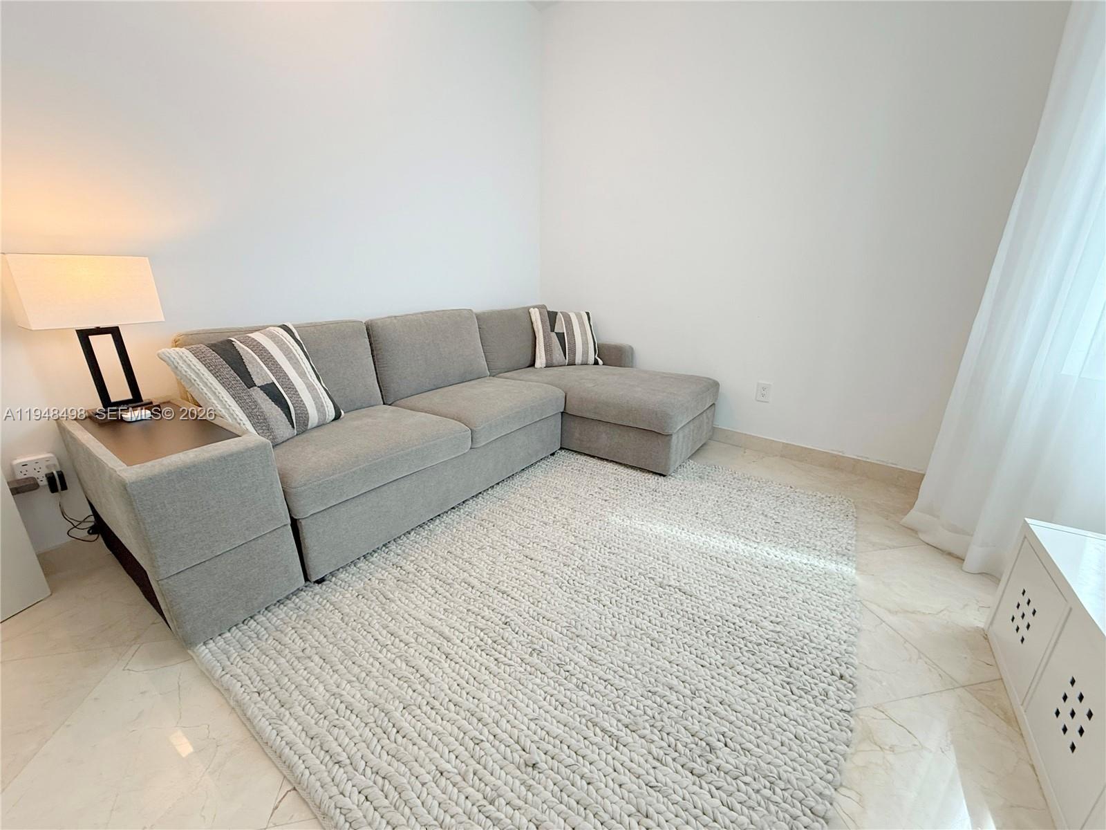 50 S Pointe Dr Unit: TWN2
