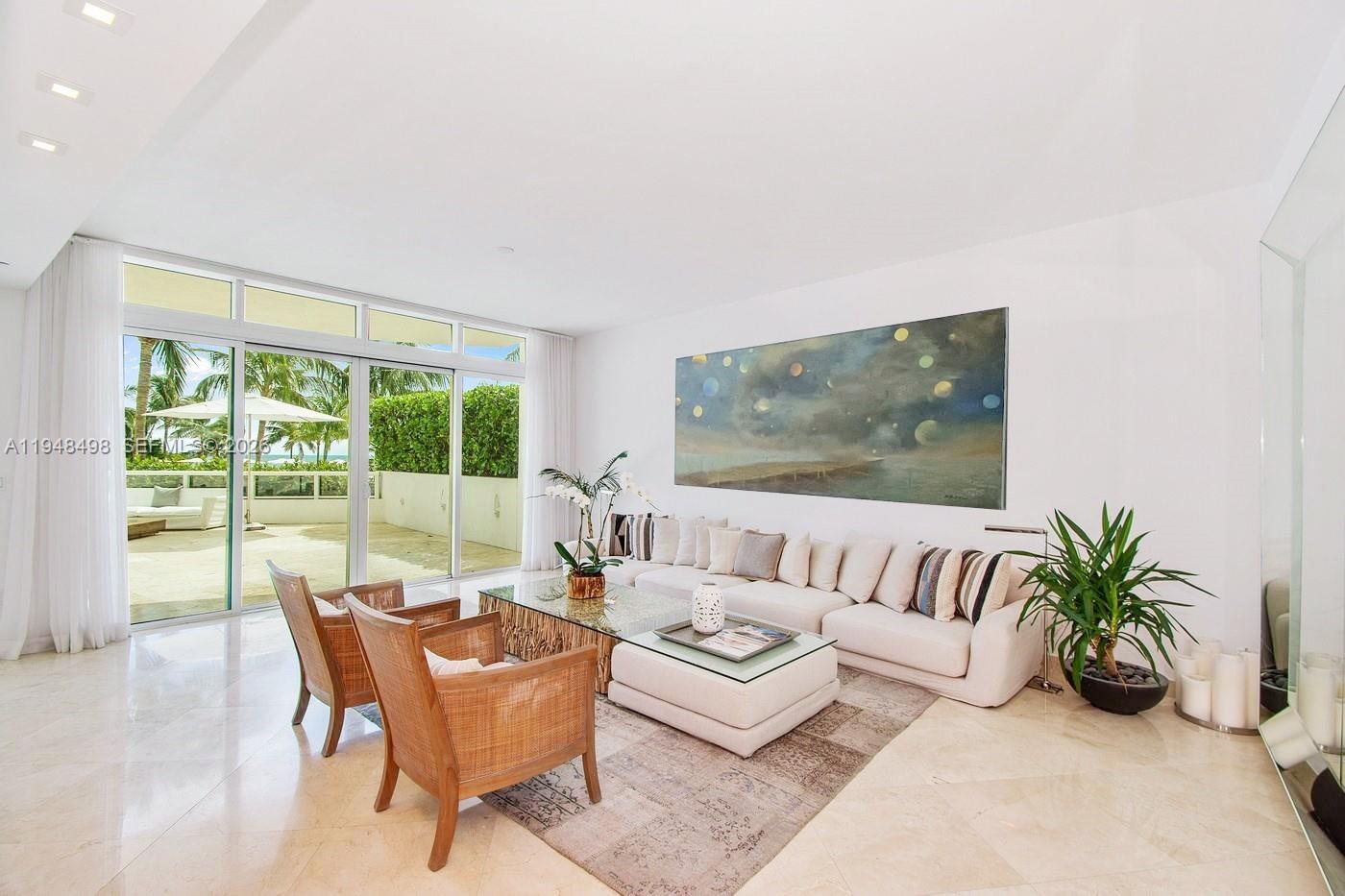 50 S Pointe Dr Unit: TWN2