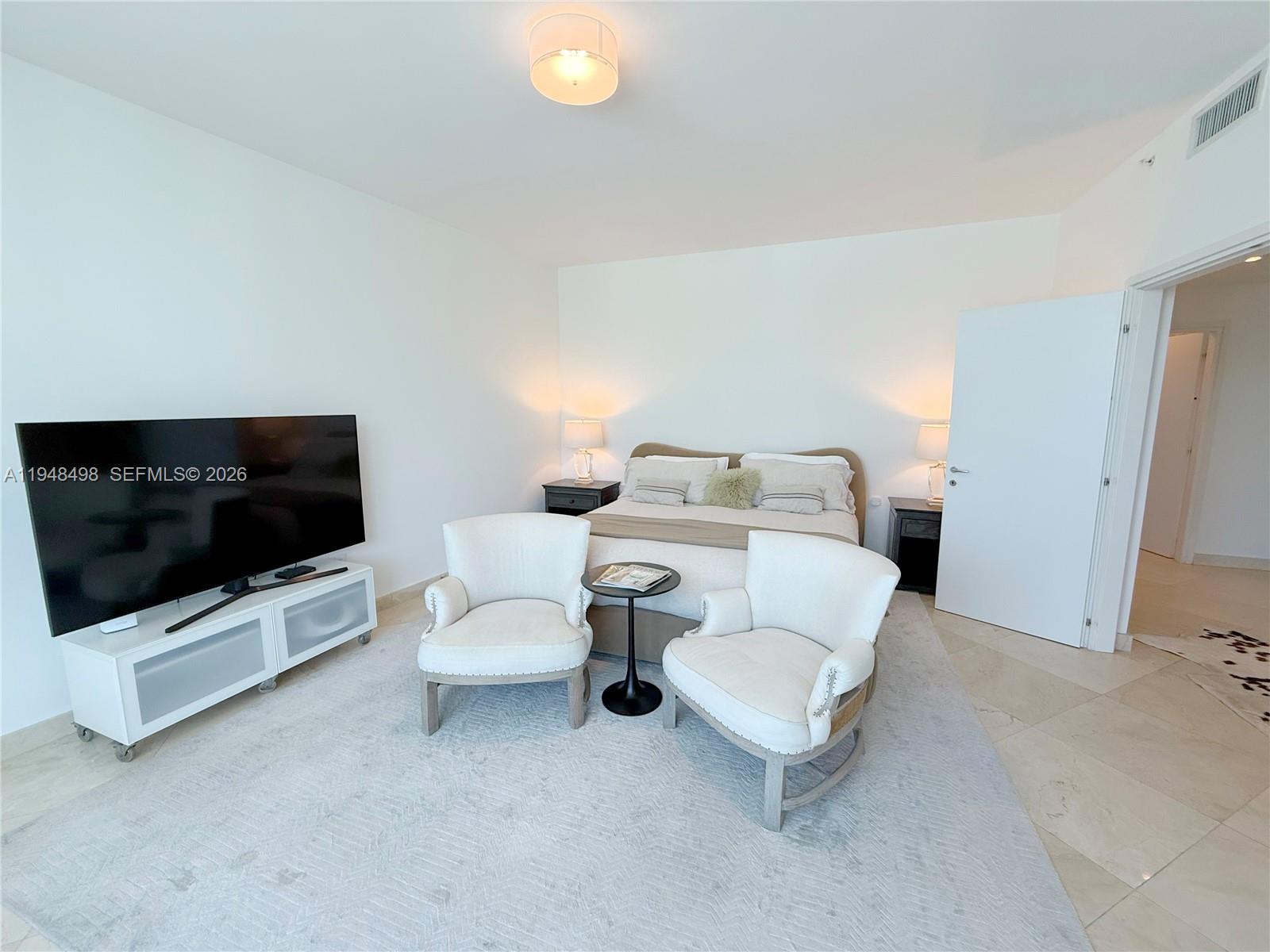 50 S Pointe Dr Unit: TWN2