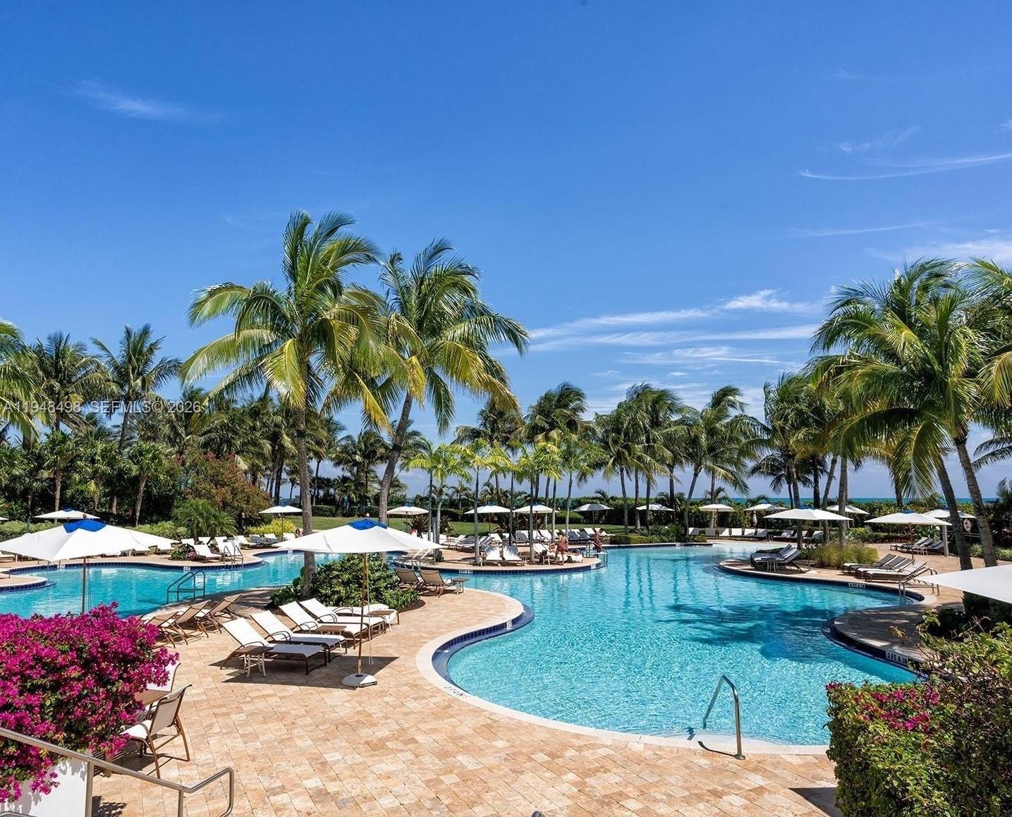 50 S Pointe Dr Unit: TWN2