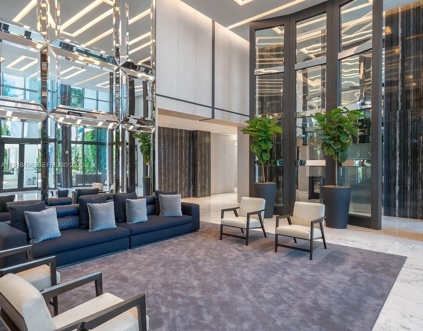 50 S Pointe Dr Unit: TWN2