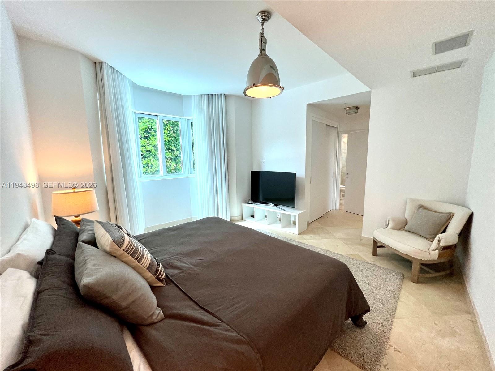 50 S Pointe Dr Unit: TWN2