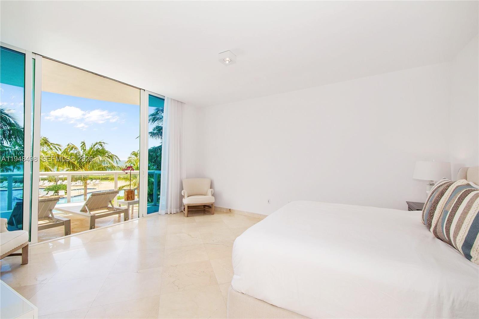 50 S Pointe Dr Unit: TWN2