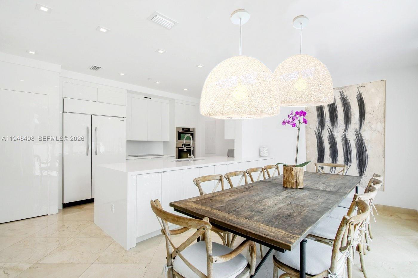 50 S Pointe Dr Unit: TWN2