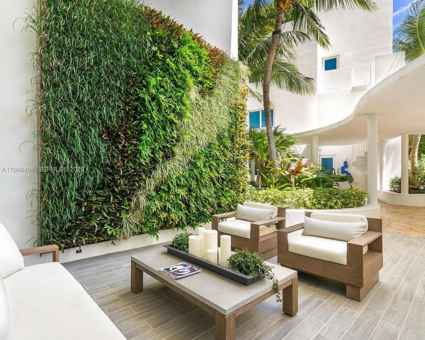 50 S Pointe Dr Unit: TWN2