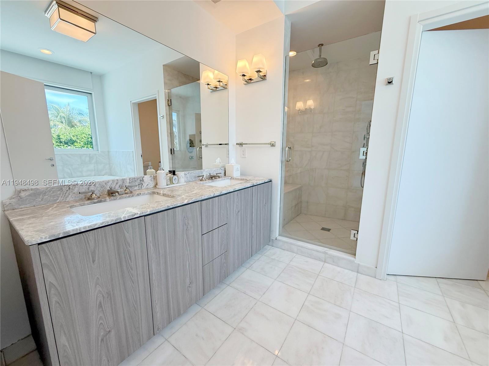 50 S Pointe Dr Unit: TWN2
