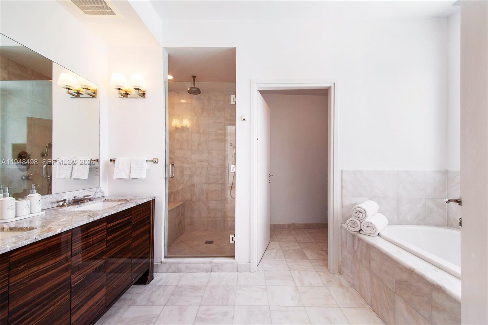 50 S Pointe Dr Unit: TWN2