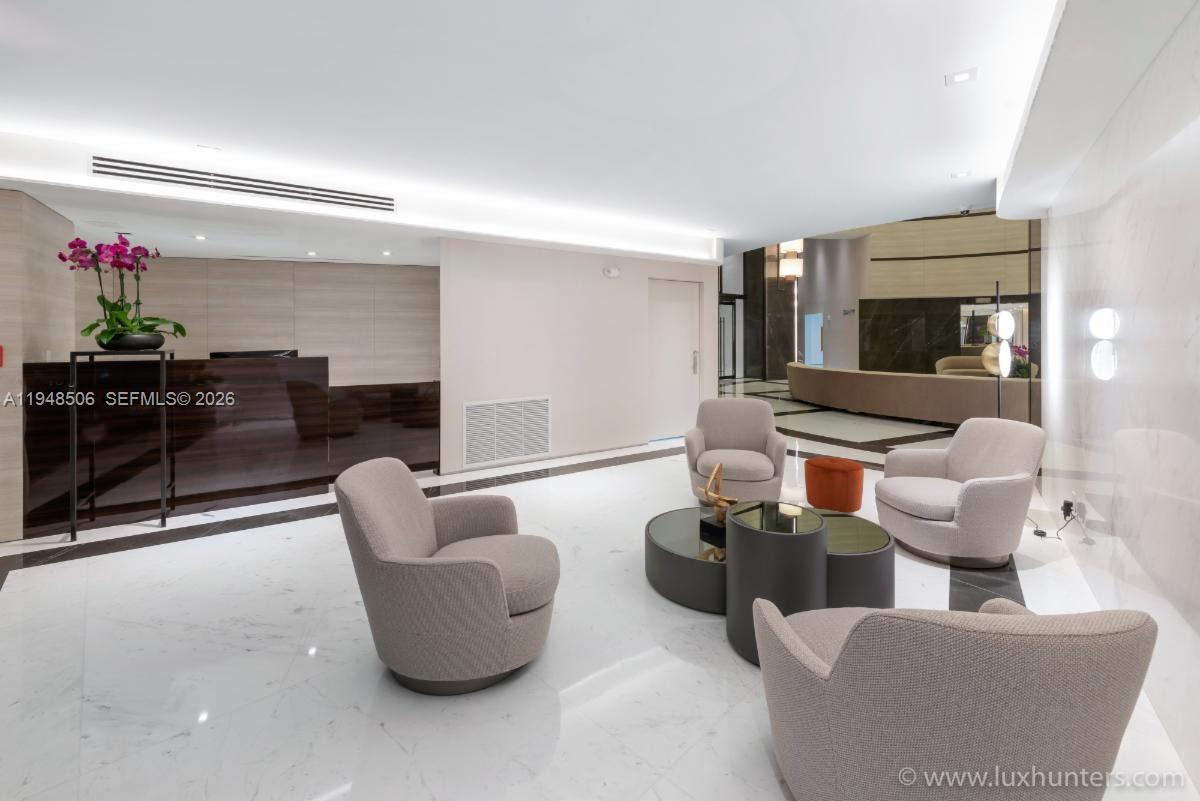 300 S Pointe Dr # 705