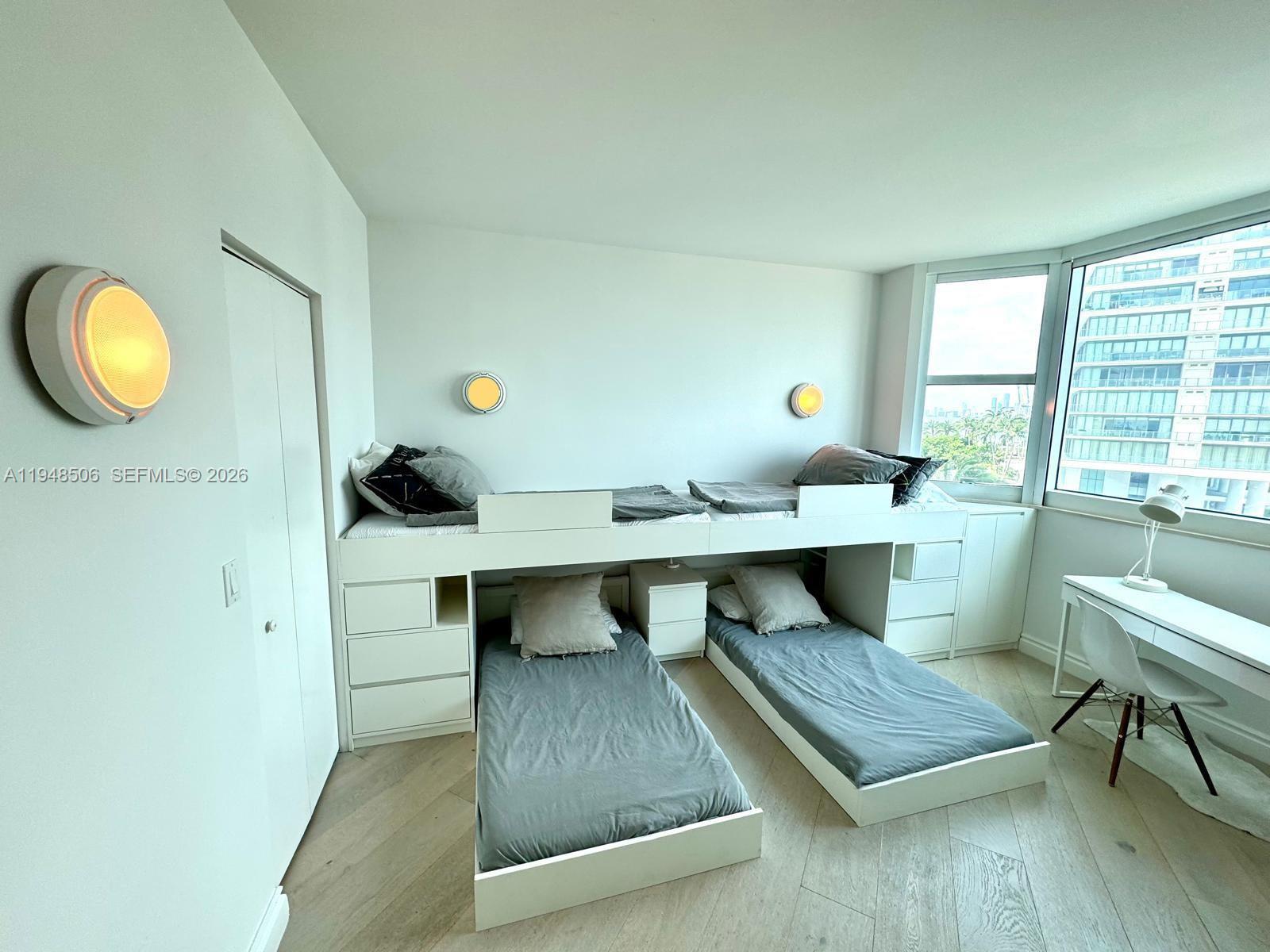 300 S Pointe Dr # 705