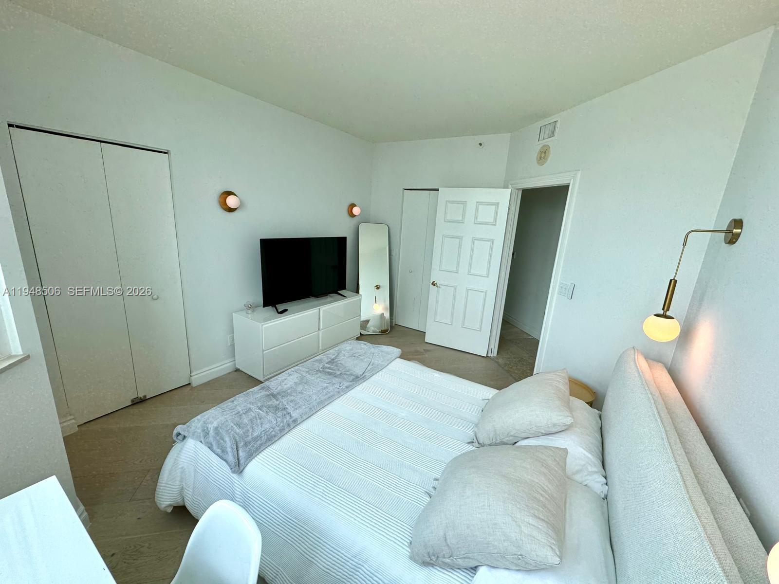 300 S Pointe Dr # 705