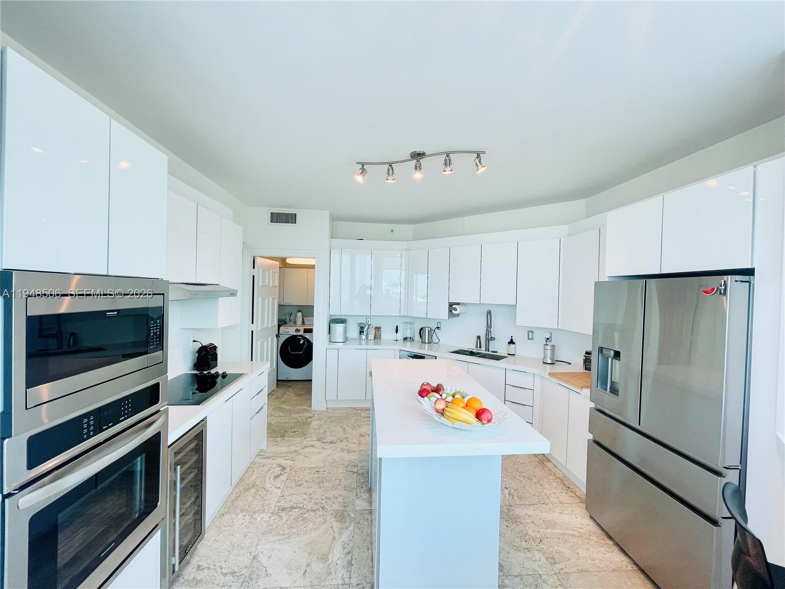 300 S Pointe Dr # 705