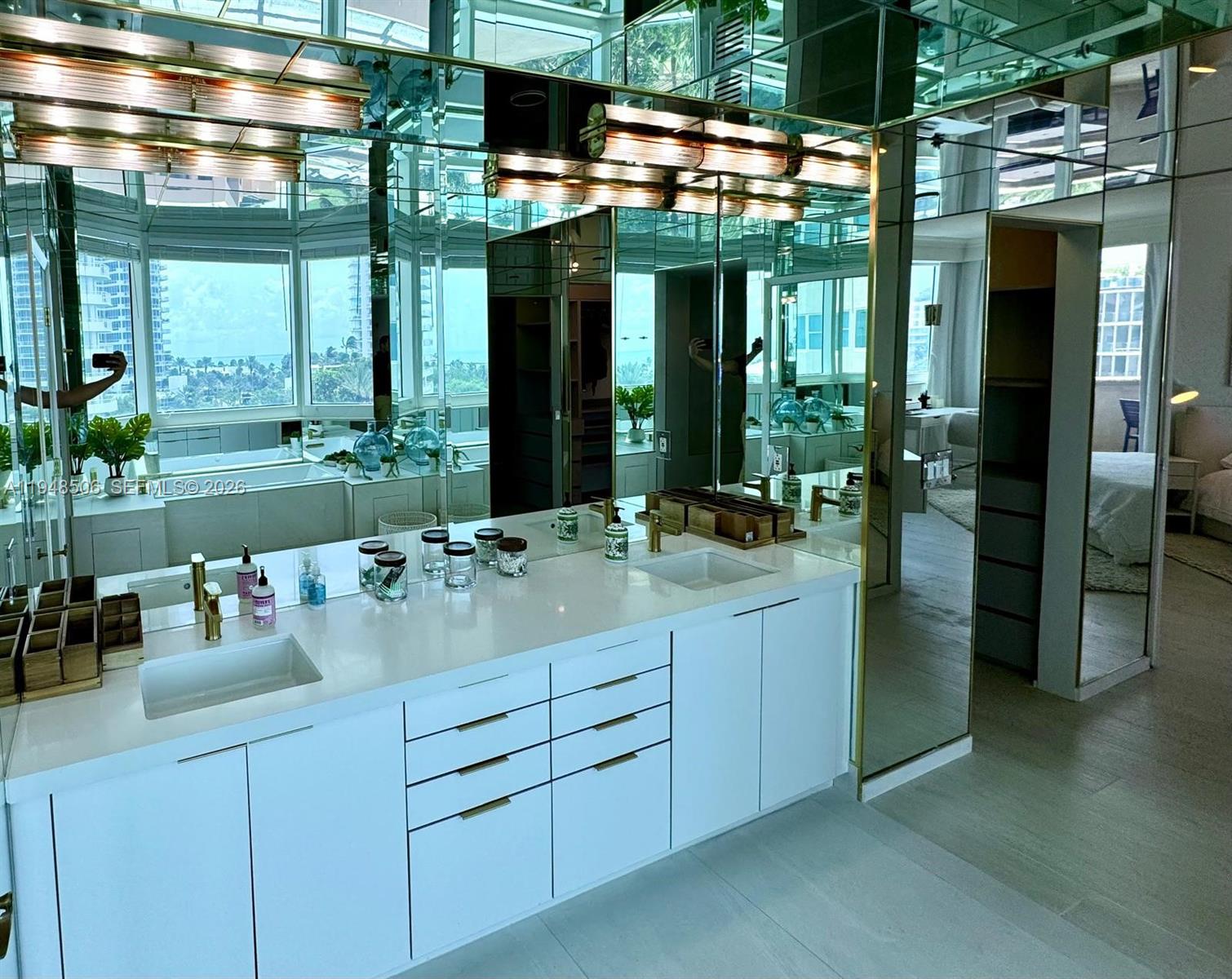 300 S Pointe Dr # 705