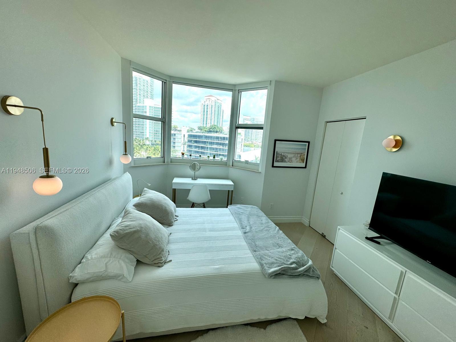 300 S Pointe Dr # 705