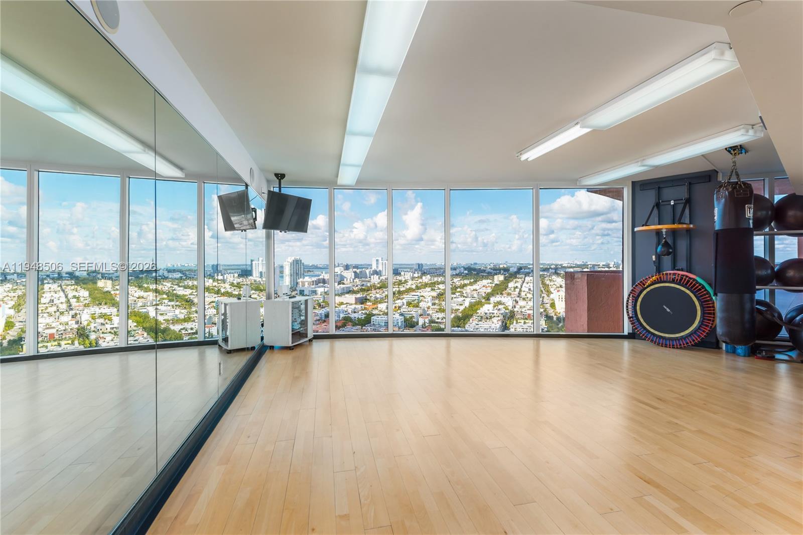 300 S Pointe Dr # 705