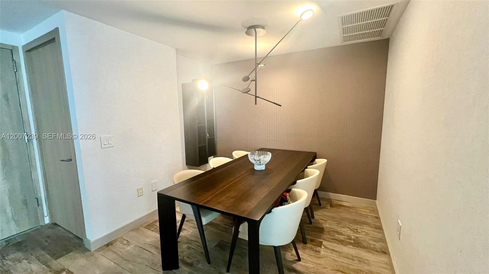 650 NE 32nd St # 1001