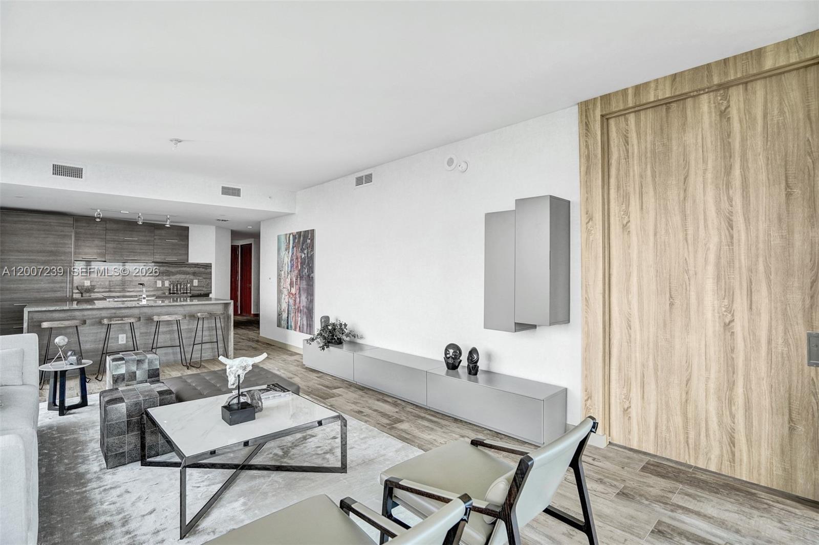 650 NE 32nd St # 1001