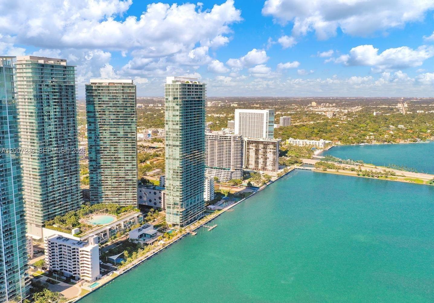 650 NE 32nd St # 1001